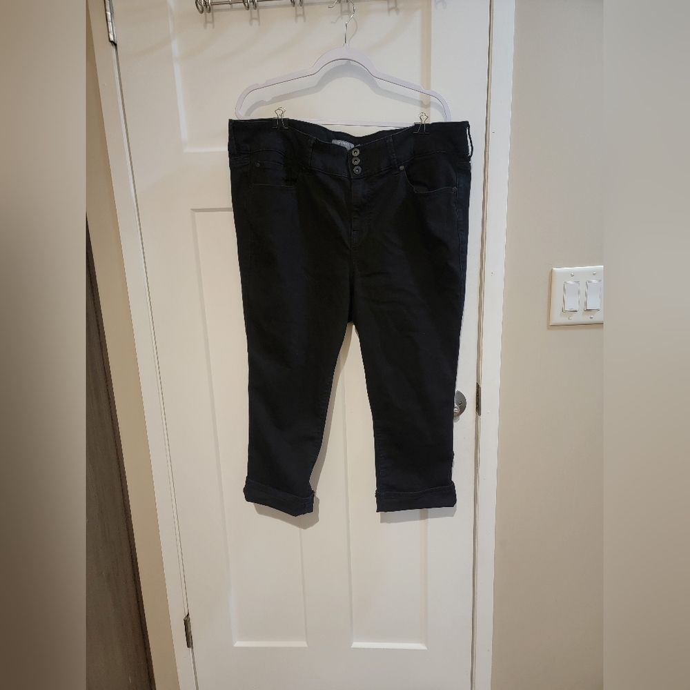 Torrid High Rise Cropped Black Jegging 22